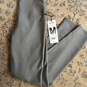 NWT - Alo HighWaist Airlift Legging Large Sterling